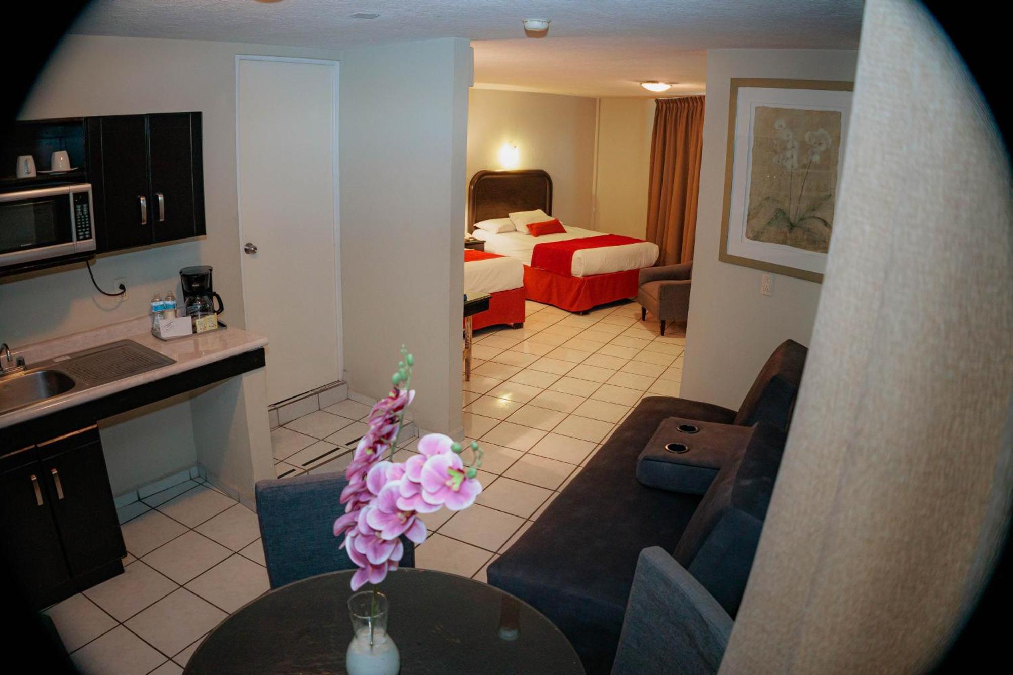 Howard Johnson By Wyndham Guanajuato Leon Avenida Exterior foto